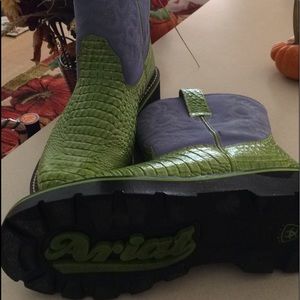 Ariat Shoes - Ariat western style boots Ariat Shoes - Ariat western style boots